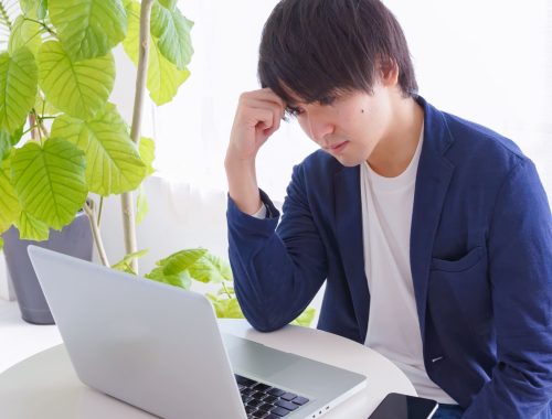 男性　悩む