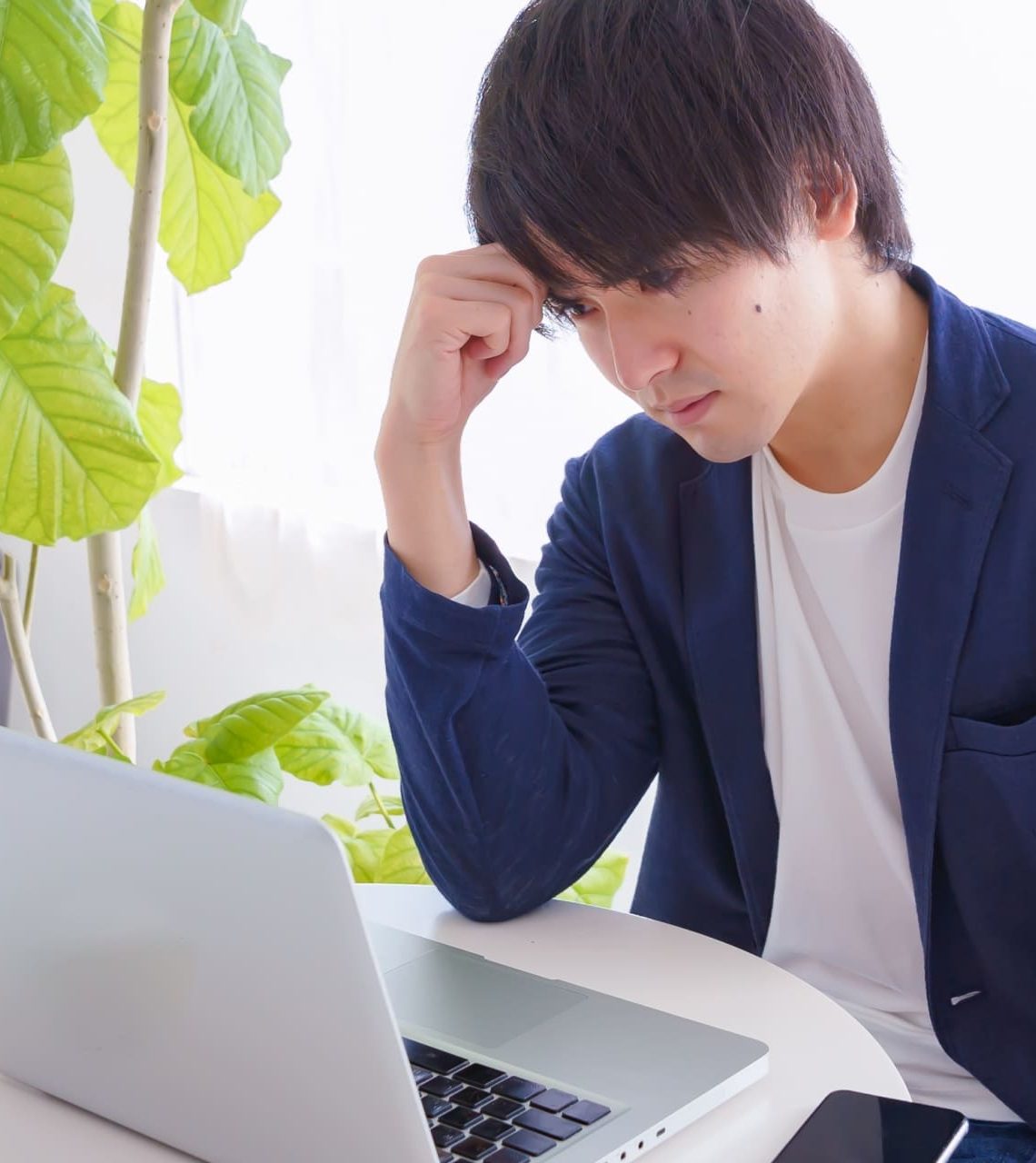 男性　悩む